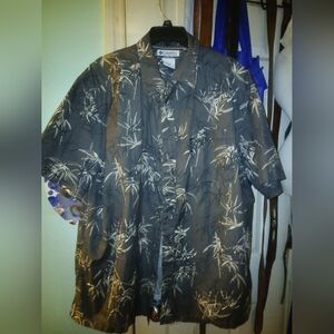 Mens COLUMBIA XL Hawaian Type Shrit.